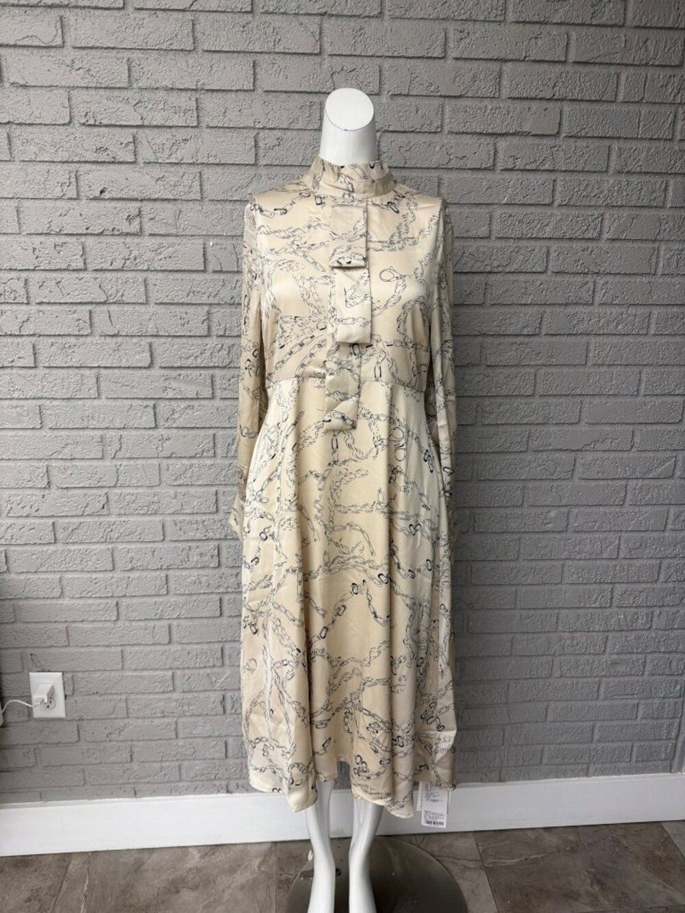 Geli Women’s High Neck Long Sleeve Printed Chain Satin Dress Size L
